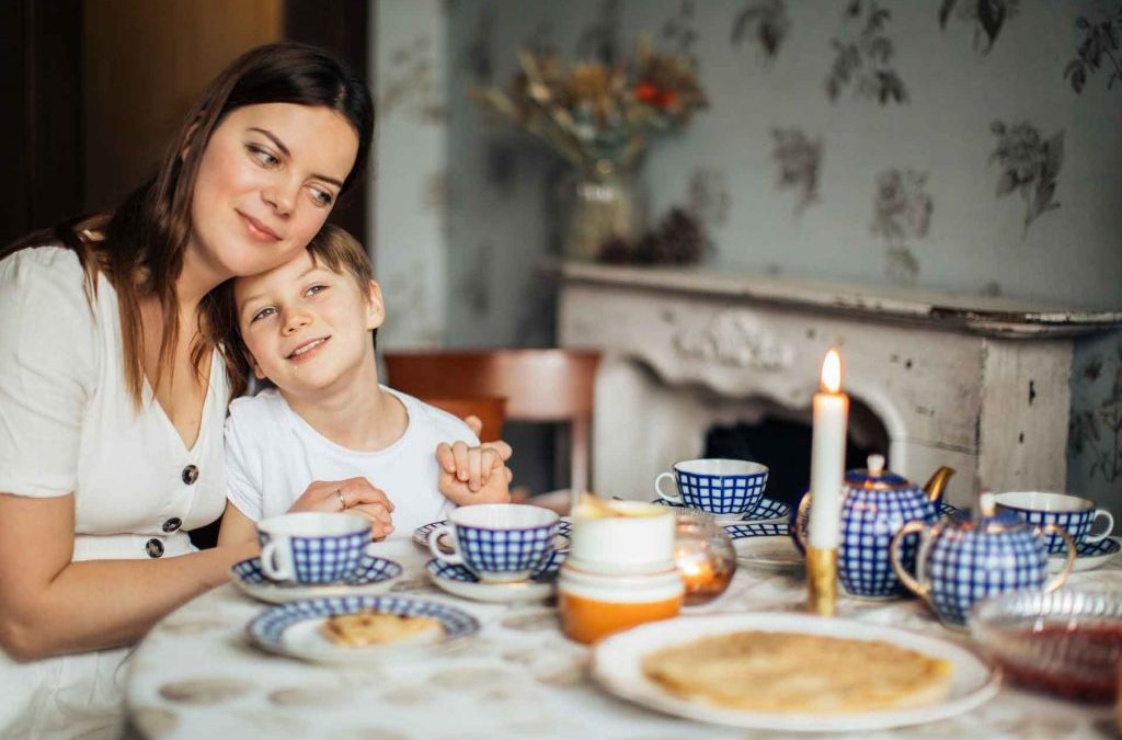 12 Ways to Make the Holidays More Meaningful as a Family